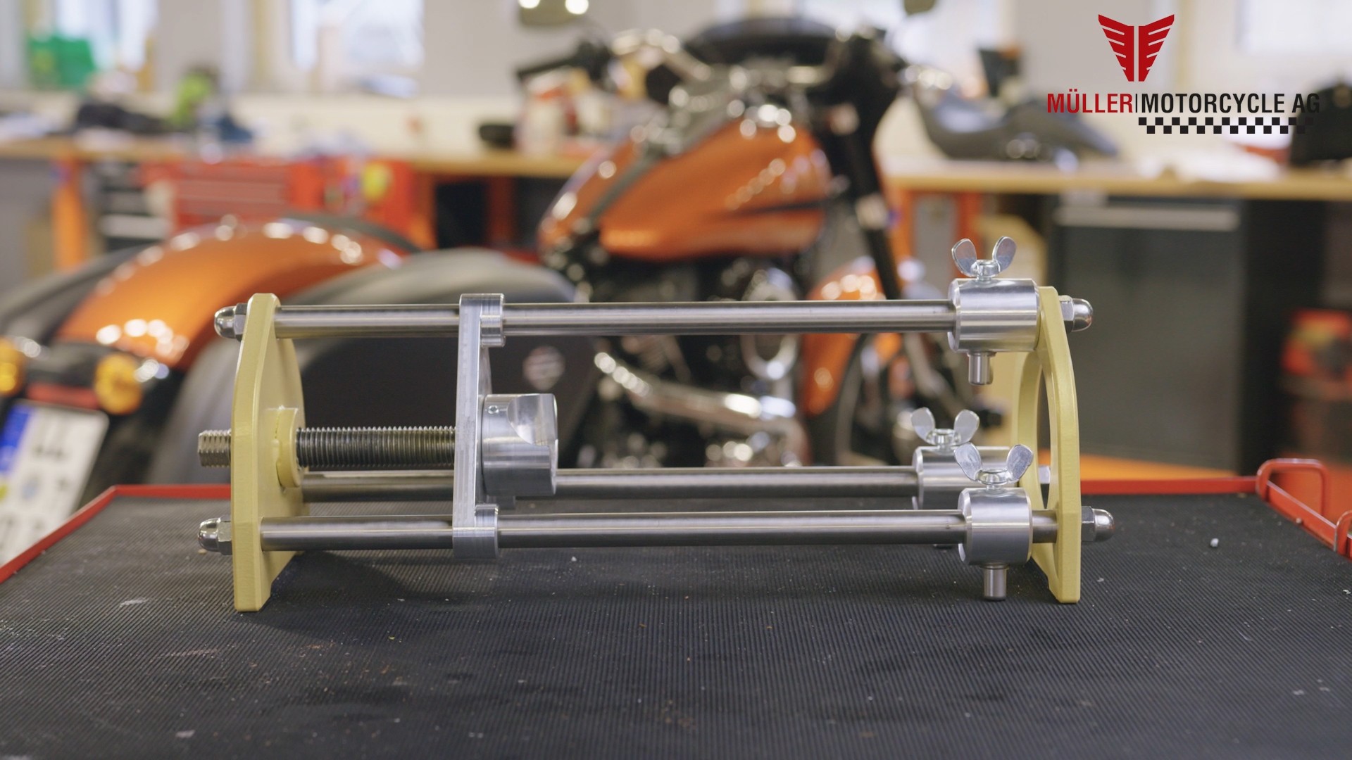 Shock strut press for assembly of lowering kit