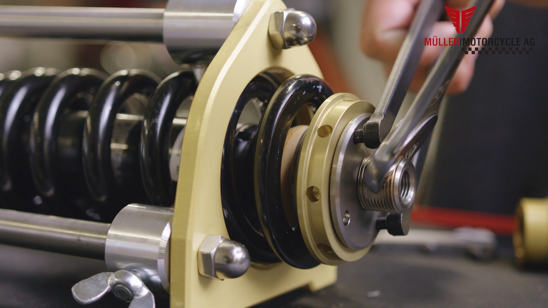 Shock strut press for assembly of lowering kit