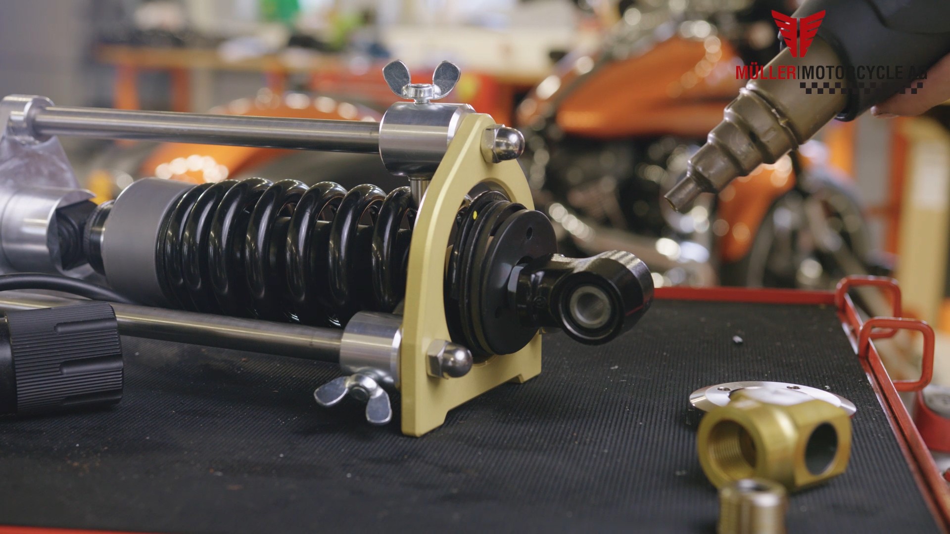 Shock strut press for assembly of lowering kit